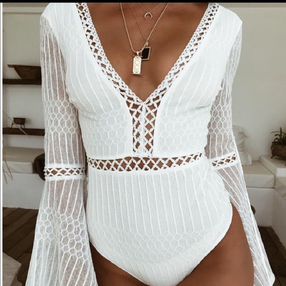 5 ✨RATED*SALE* Gorgeous bodysuit with bell sleeves - Picture 2 of 8